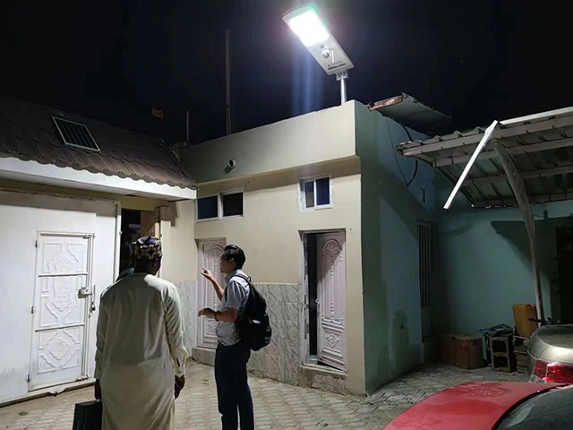 Lampadaire solaire WHC SOLAR Super Series 60W au Nigeria 